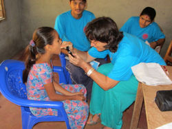 EHBO-posten op scholen in Dhading